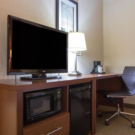 Comfort Inn & Suites Airport Convention Center North Charleston Bagian luar foto