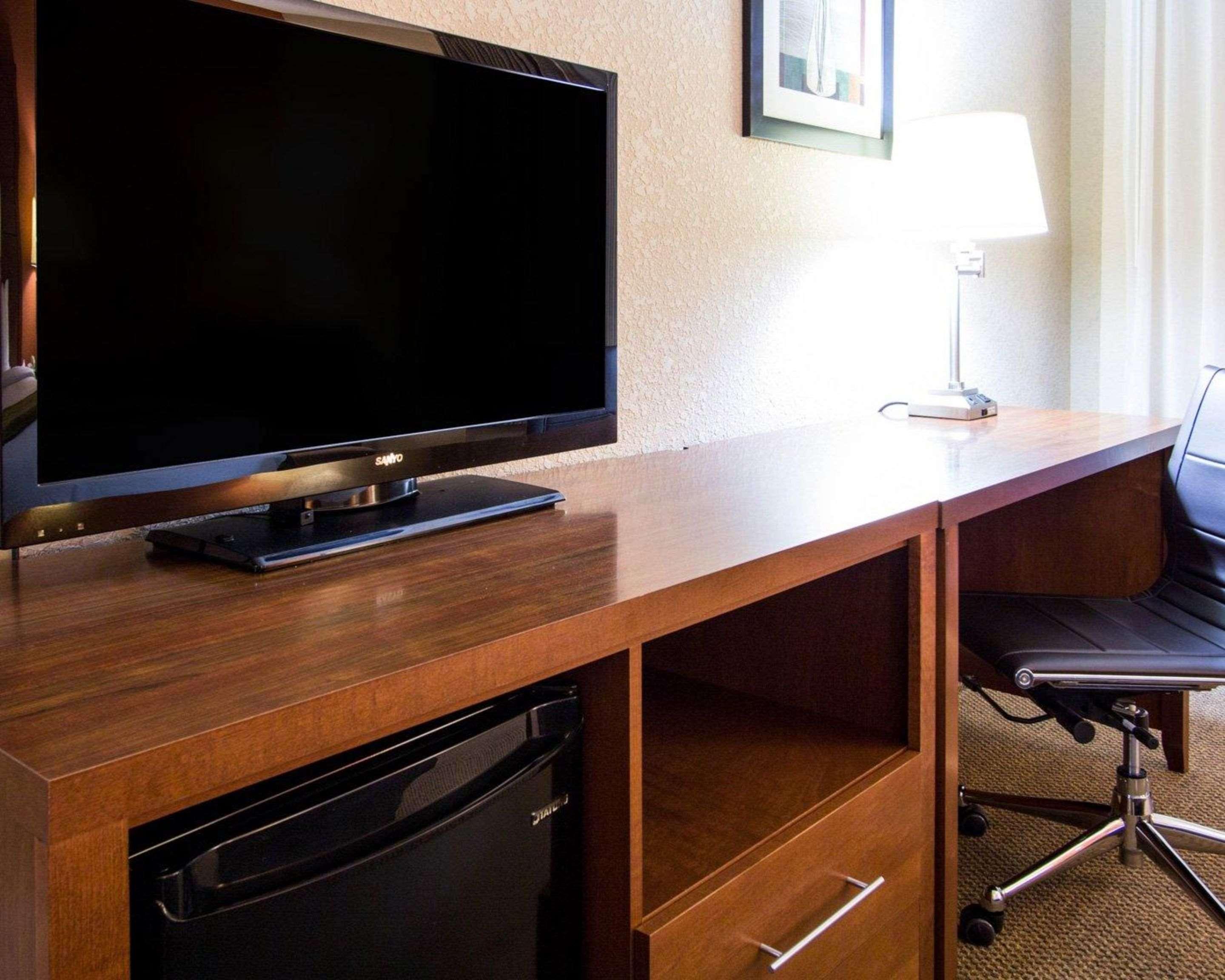 Comfort Inn & Suites Airport Convention Center North Charleston Bagian luar foto