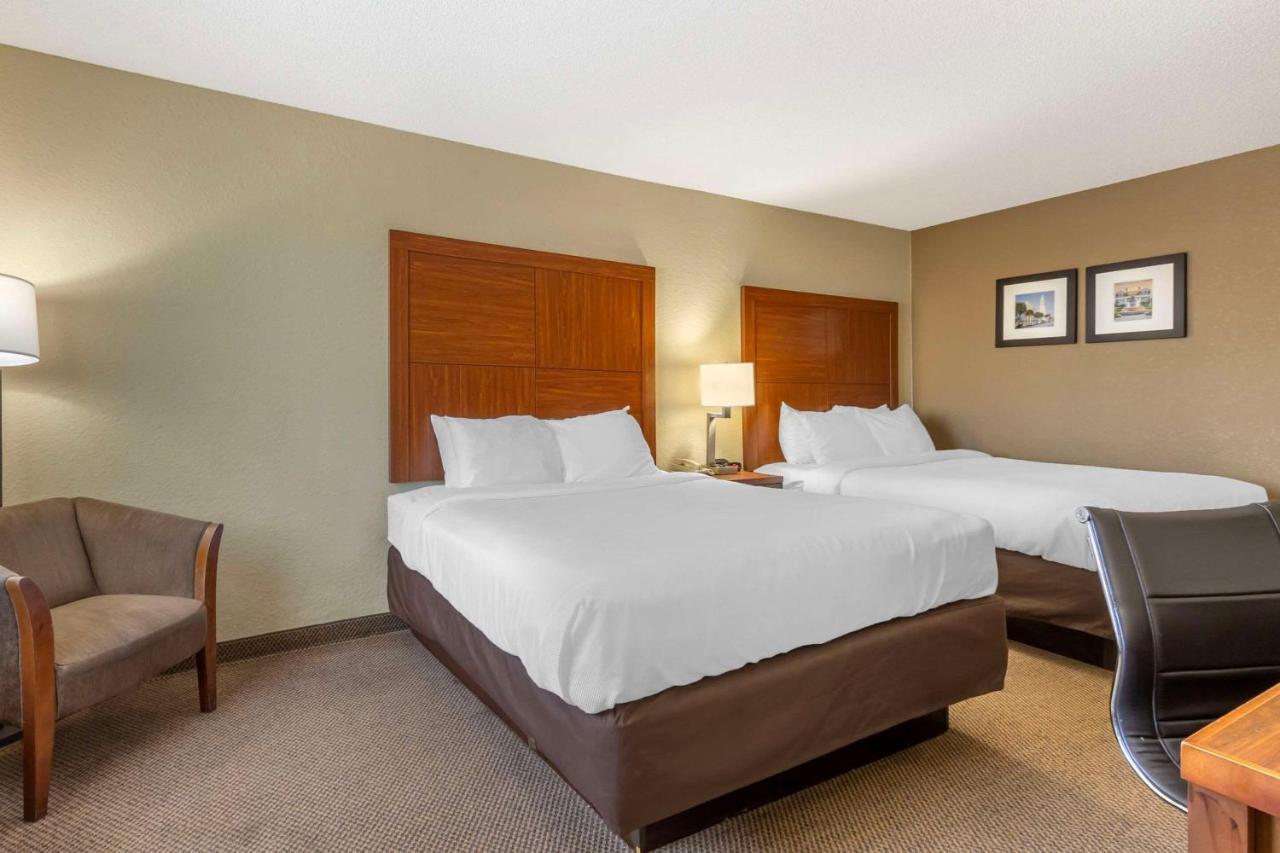 Comfort Inn & Suites Airport Convention Center North Charleston Bagian luar foto
