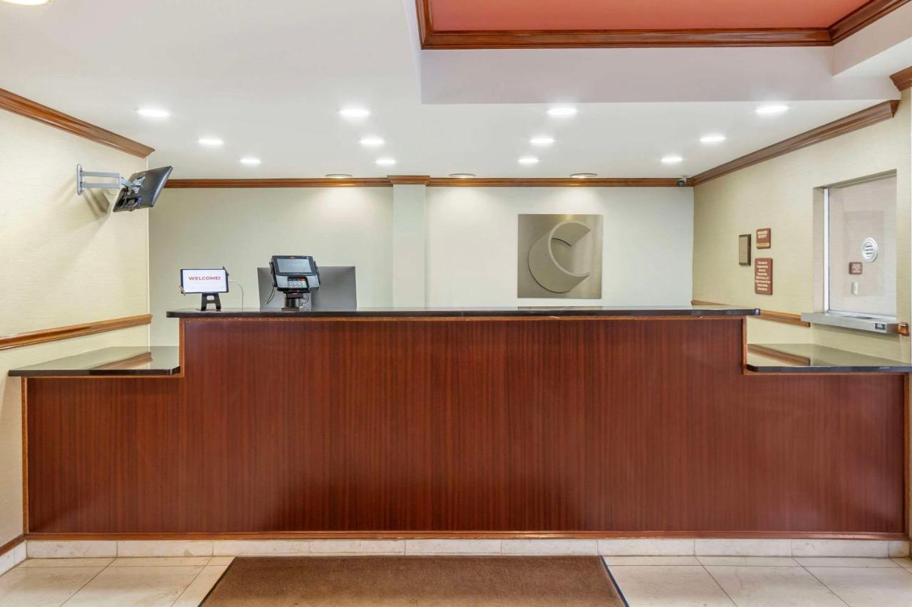 Comfort Inn & Suites Airport Convention Center North Charleston Bagian luar foto