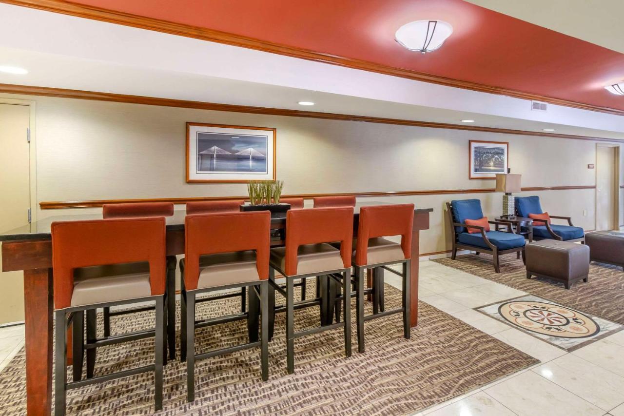 Comfort Inn & Suites Airport Convention Center North Charleston Bagian luar foto