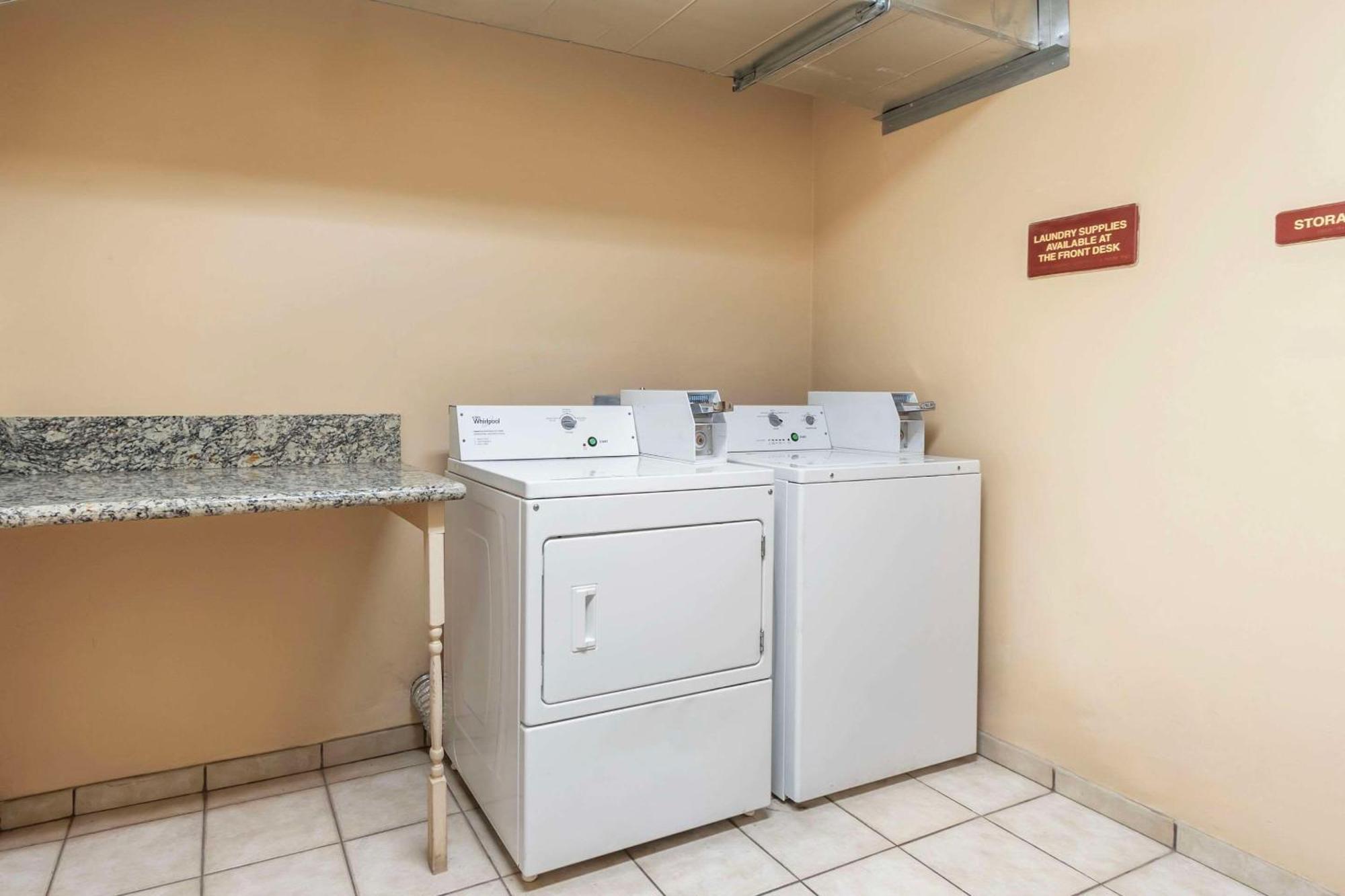 Comfort Inn & Suites Airport Convention Center North Charleston Bagian luar foto