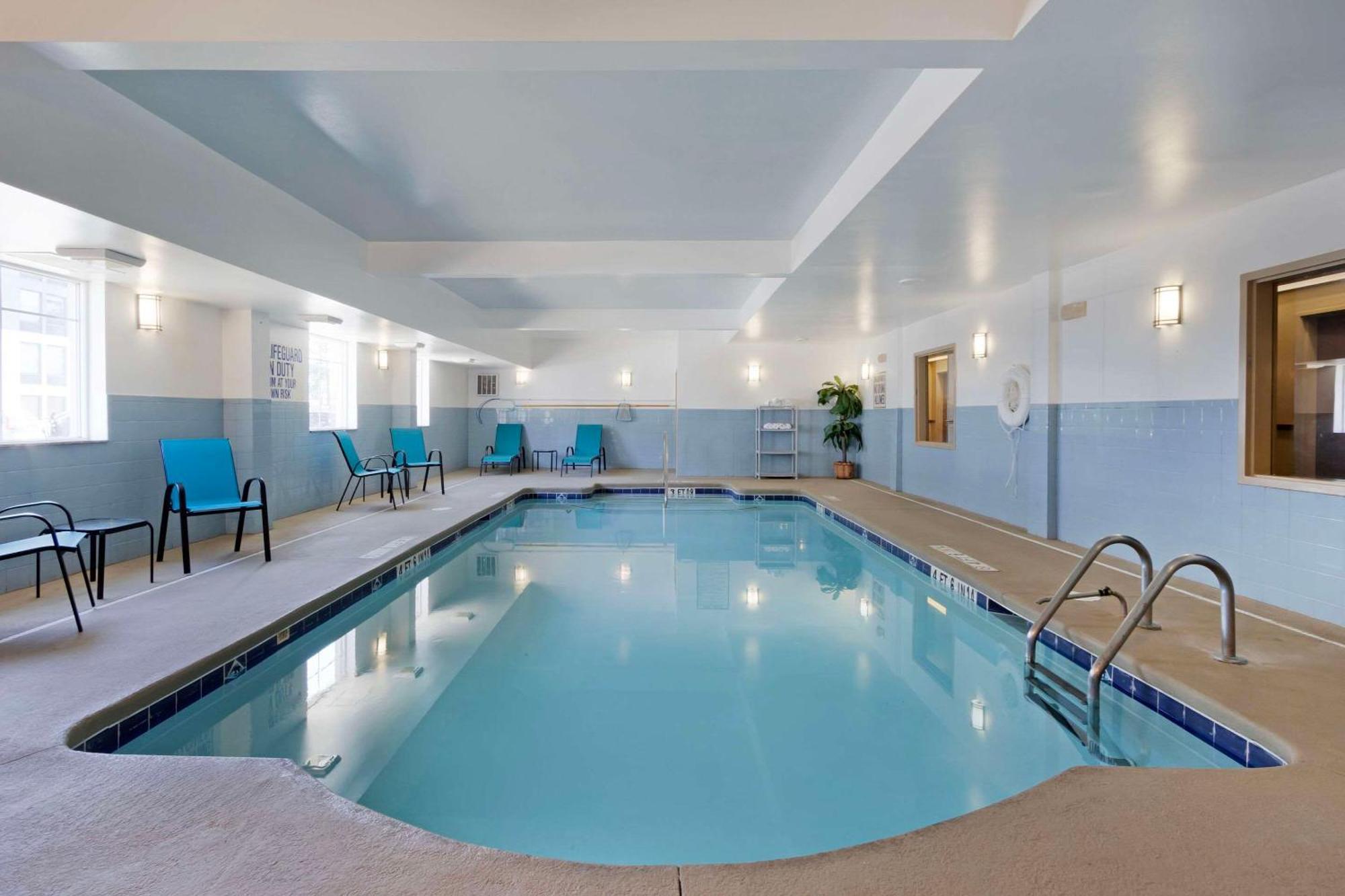 Comfort Inn & Suites Airport Convention Center North Charleston Bagian luar foto