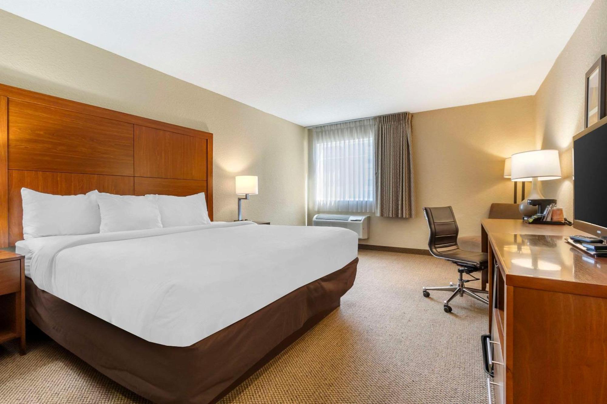 Comfort Inn & Suites Airport Convention Center North Charleston Bagian luar foto