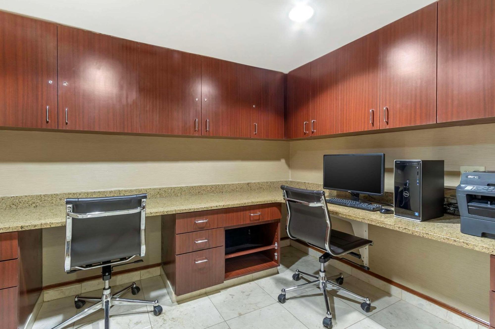 Comfort Inn & Suites Airport Convention Center North Charleston Bagian luar foto