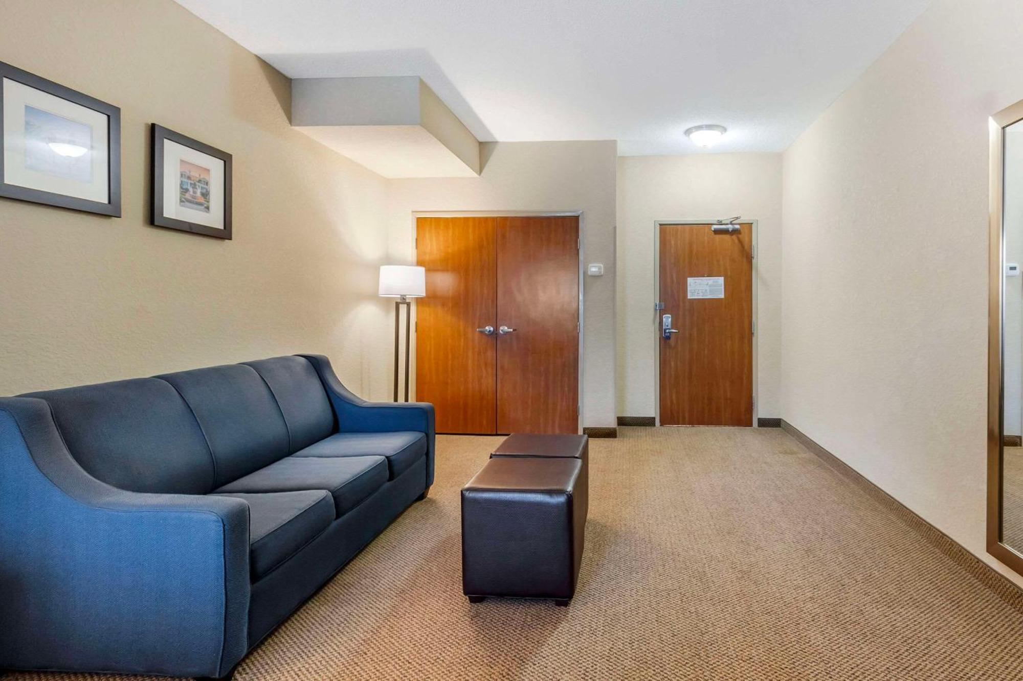 Comfort Inn & Suites Airport Convention Center North Charleston Bagian luar foto