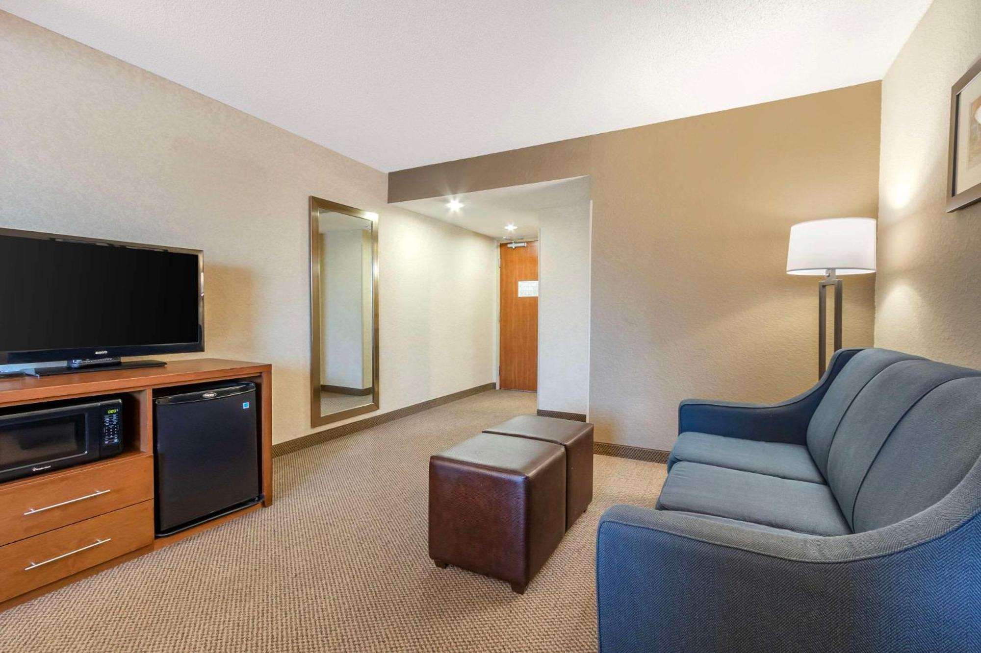 Comfort Inn & Suites Airport Convention Center North Charleston Bagian luar foto