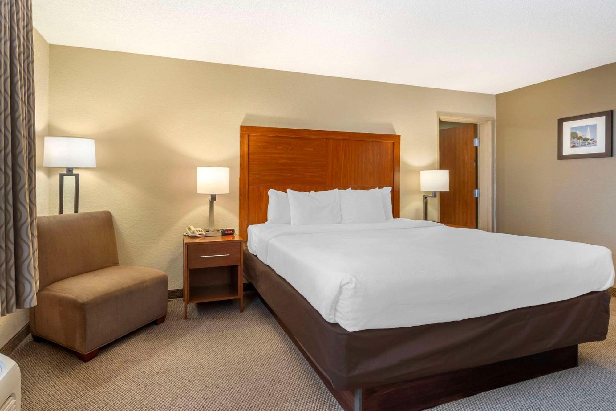 Comfort Inn & Suites Airport Convention Center North Charleston Bagian luar foto