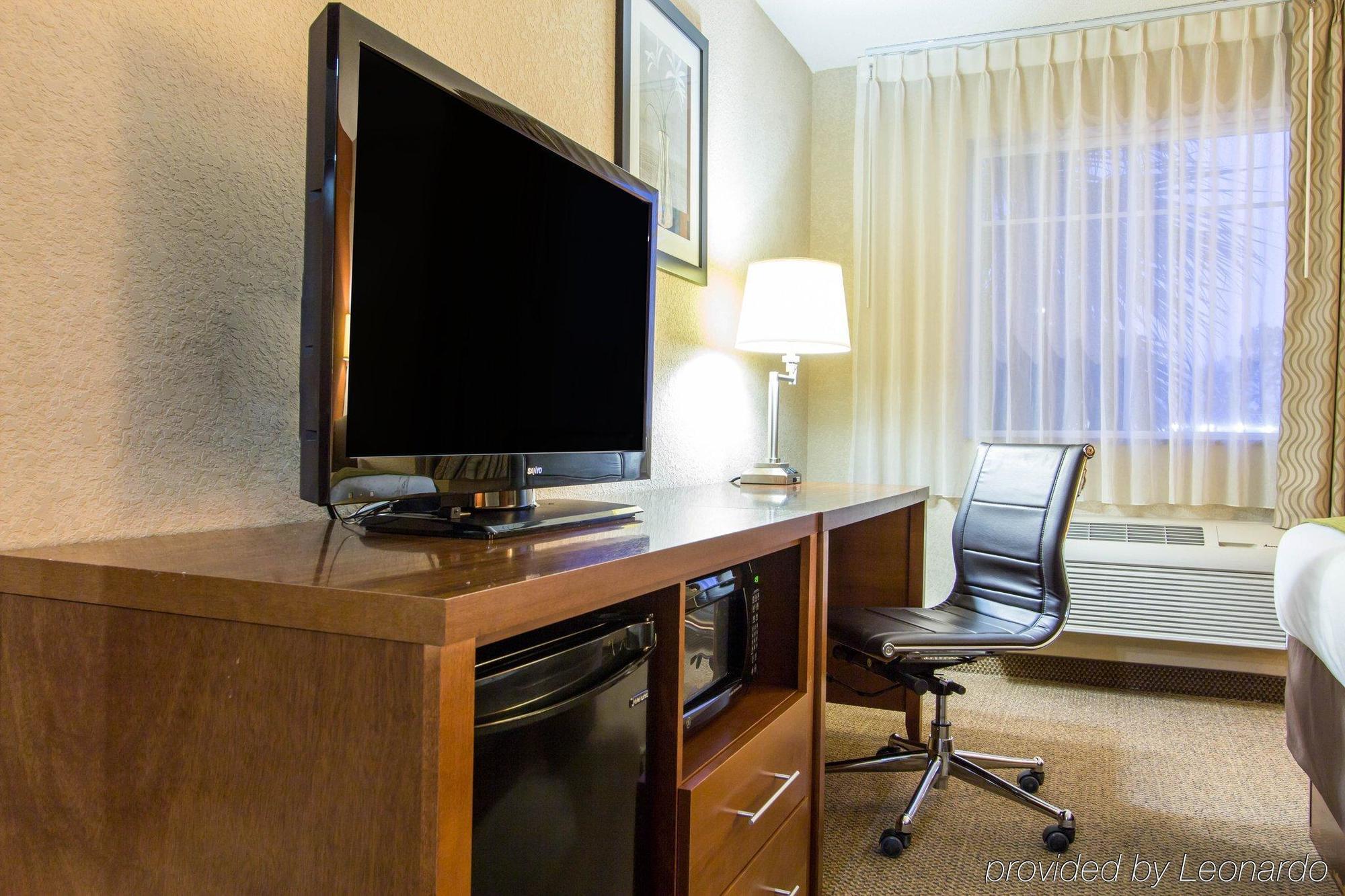 Comfort Inn & Suites Airport Convention Center North Charleston Bagian luar foto
