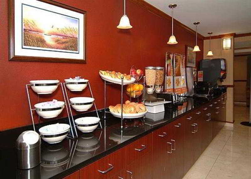 Comfort Inn & Suites Airport Convention Center North Charleston Bagian luar foto