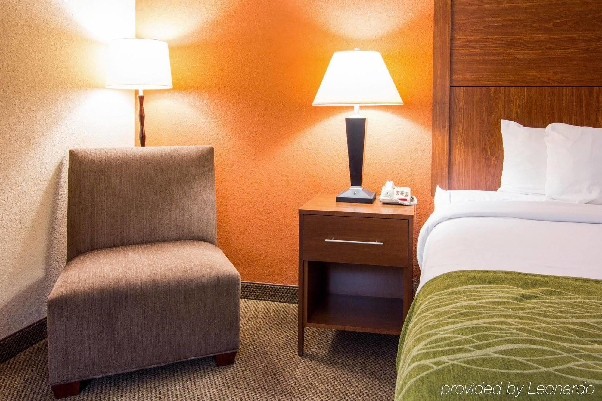 Comfort Inn & Suites Airport Convention Center North Charleston Bagian luar foto